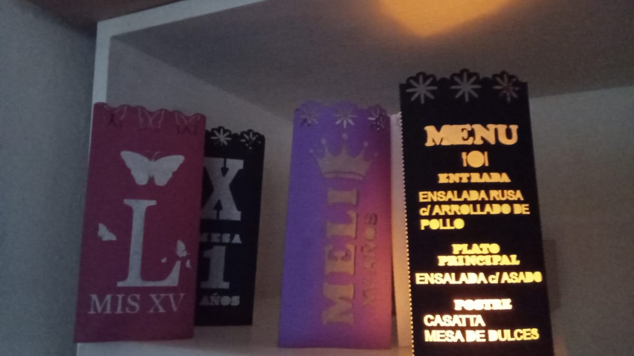 Nombres en Cursiva Luminoso