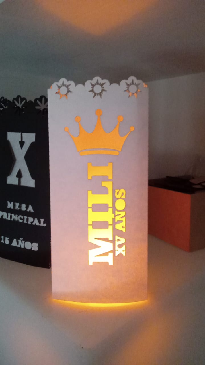 Nombres en Cursiva Luminoso