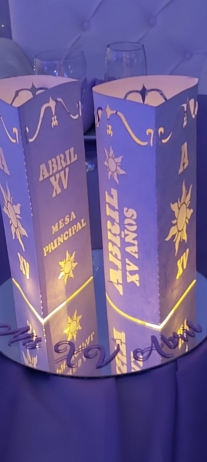 Nombres en Cursiva Luminoso