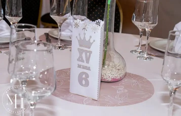 Nombres en Cursiva Luminoso